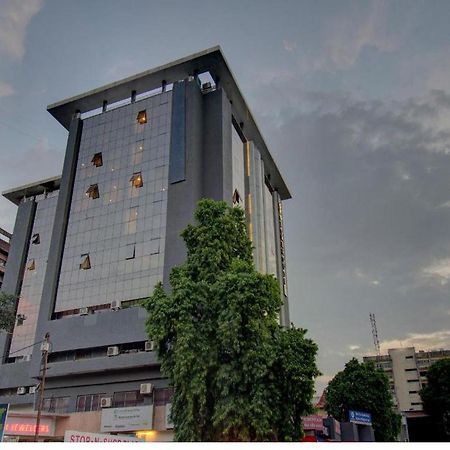 Shagun Hotel Vadodara Kültér fotó