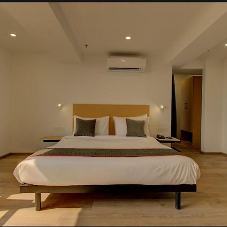 Shagun Hotel Vadodara Kültér fotó