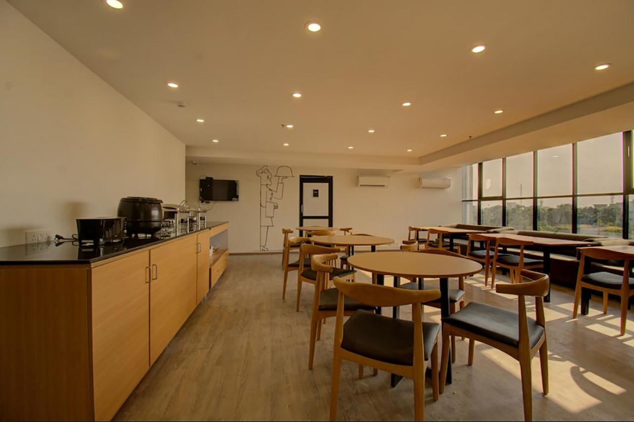 Shagun Hotel Vadodara Kültér fotó