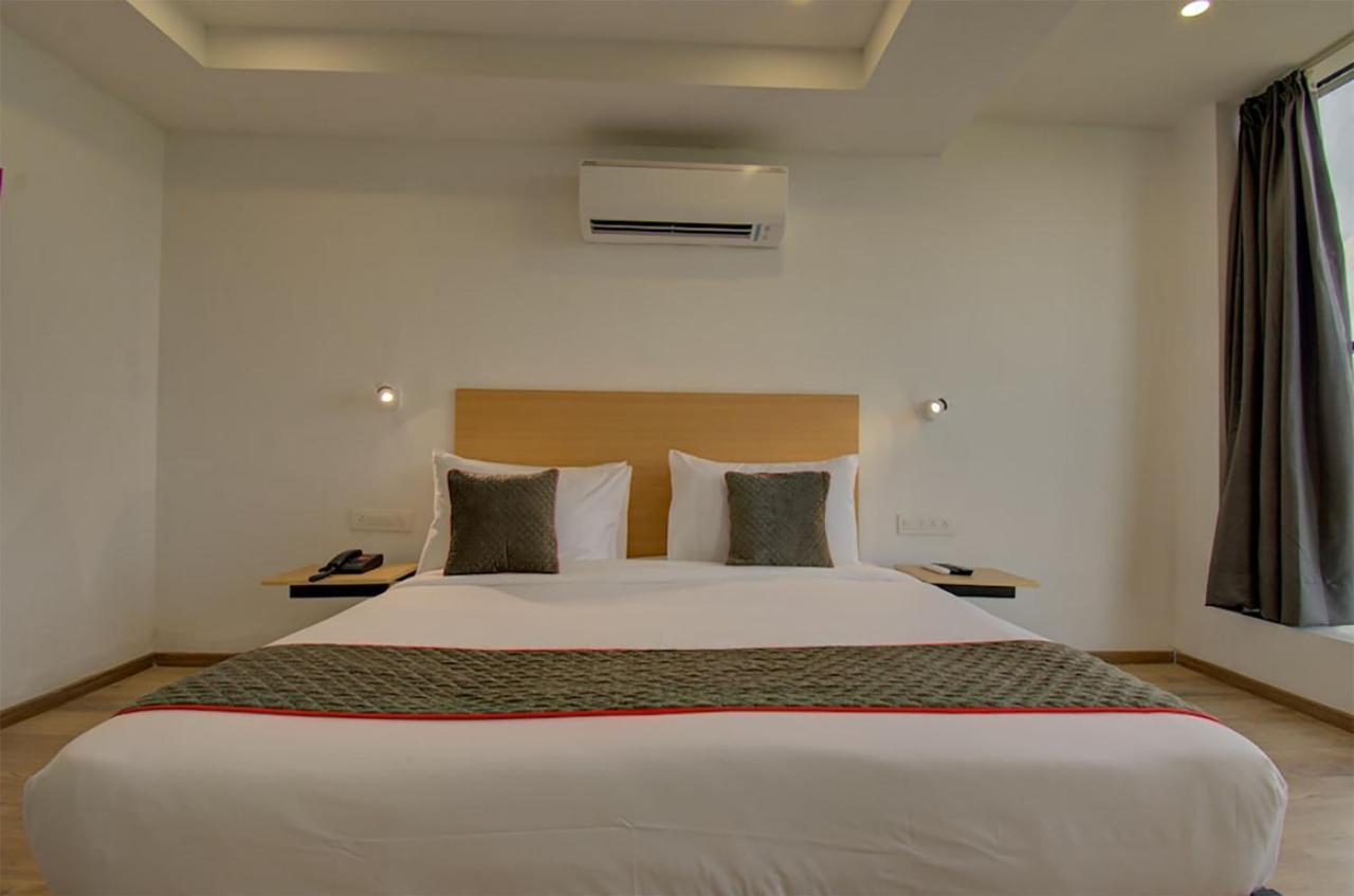 Shagun Hotel Vadodara Kültér fotó