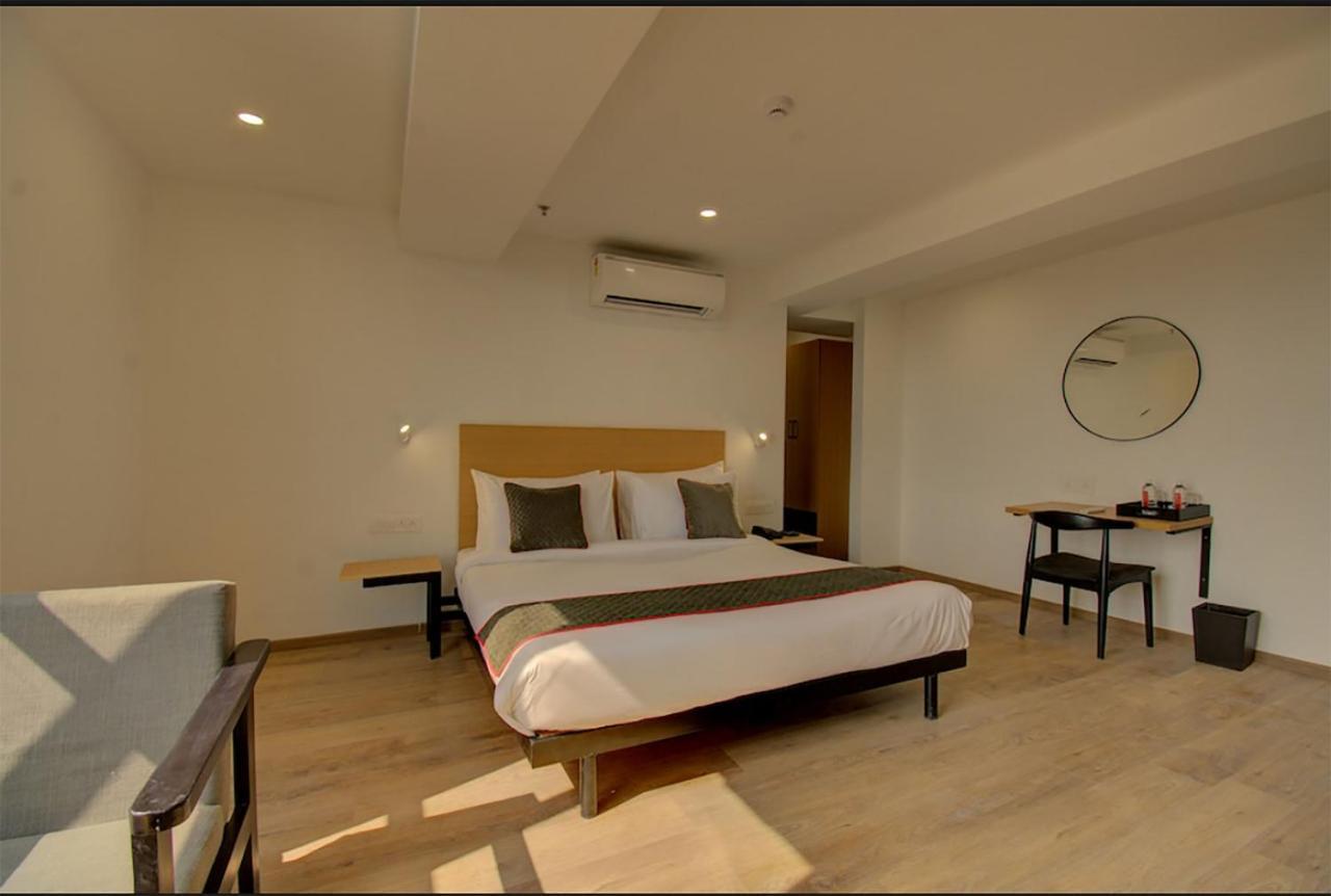 Shagun Hotel Vadodara Kültér fotó