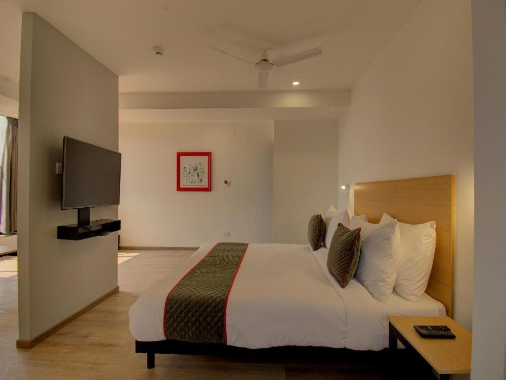 Shagun Hotel Vadodara Kültér fotó