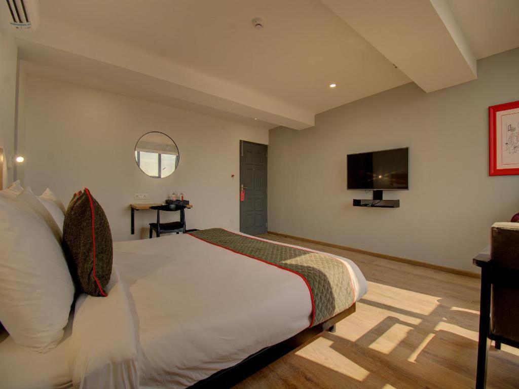 Shagun Hotel Vadodara Kültér fotó