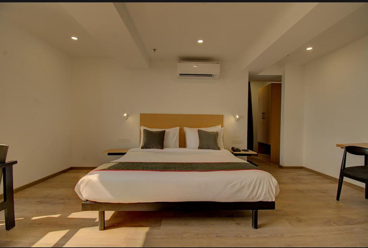 Shagun Hotel Vadodara Kültér fotó