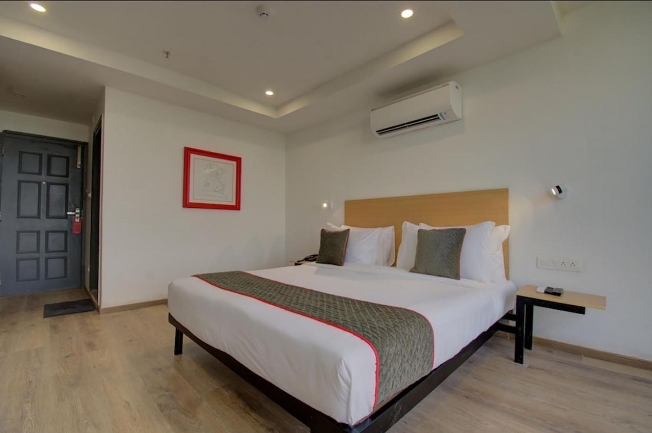 Shagun Hotel Vadodara Kültér fotó