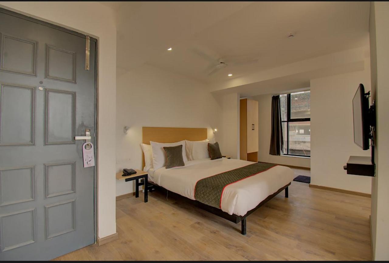 Shagun Hotel Vadodara Kültér fotó
