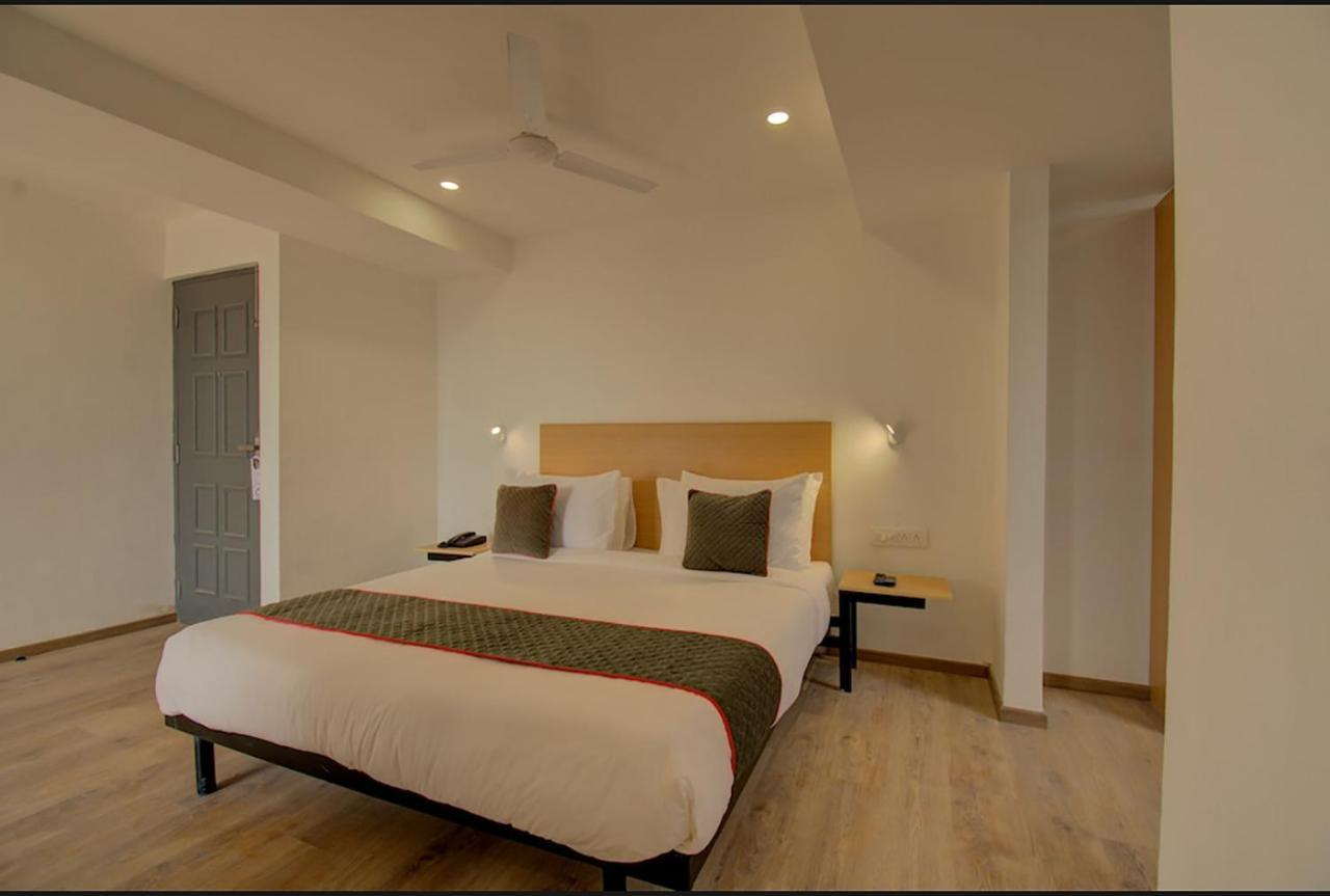 Shagun Hotel Vadodara Kültér fotó