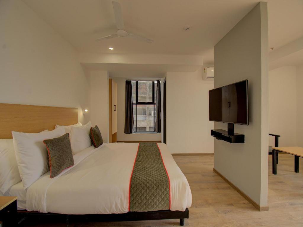 Shagun Hotel Vadodara Kültér fotó
