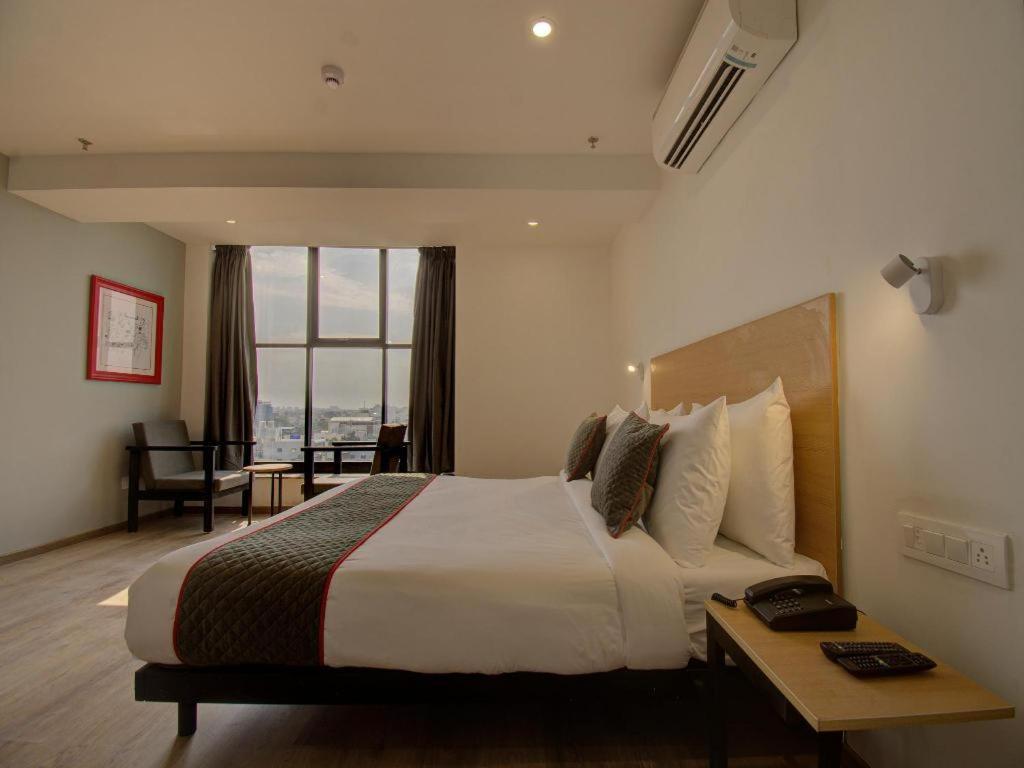 Shagun Hotel Vadodara Kültér fotó