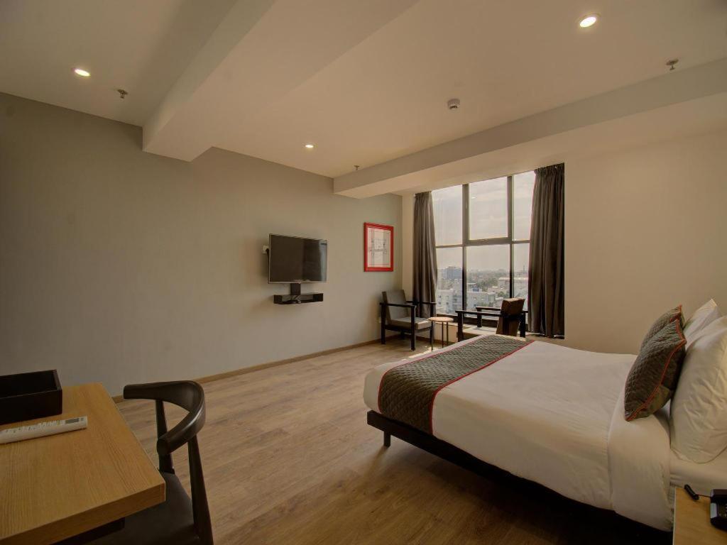 Shagun Hotel Vadodara Kültér fotó