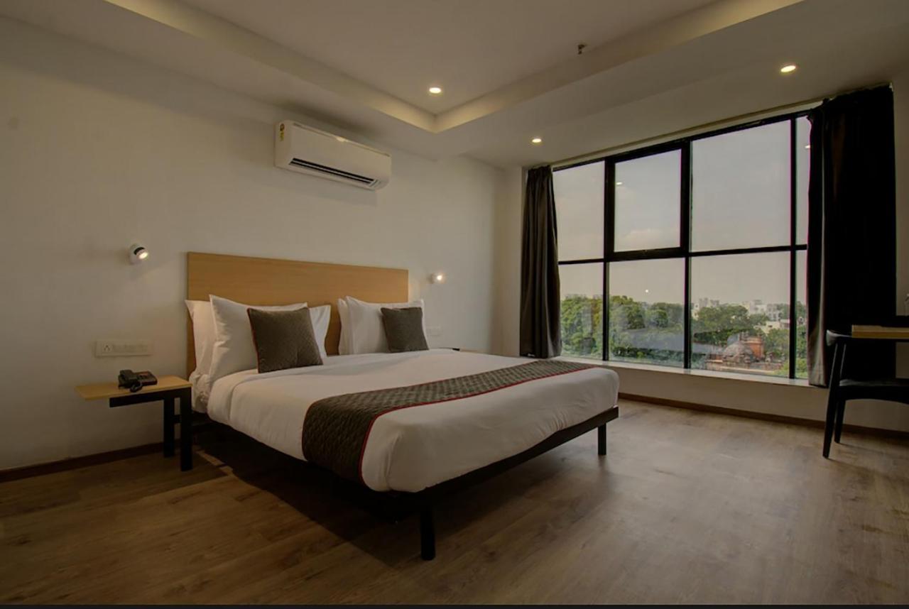 Shagun Hotel Vadodara Kültér fotó