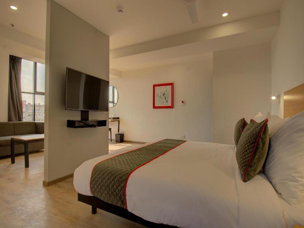 Shagun Hotel Vadodara Kültér fotó