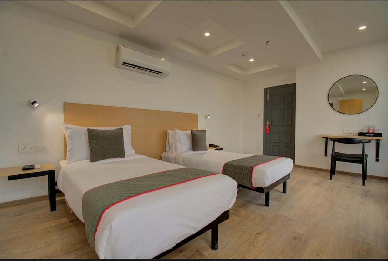 Shagun Hotel Vadodara Kültér fotó