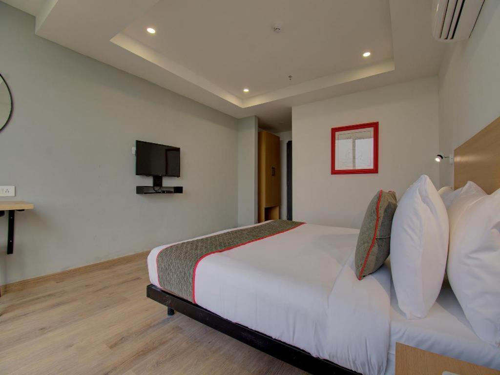 Shagun Hotel Vadodara Kültér fotó